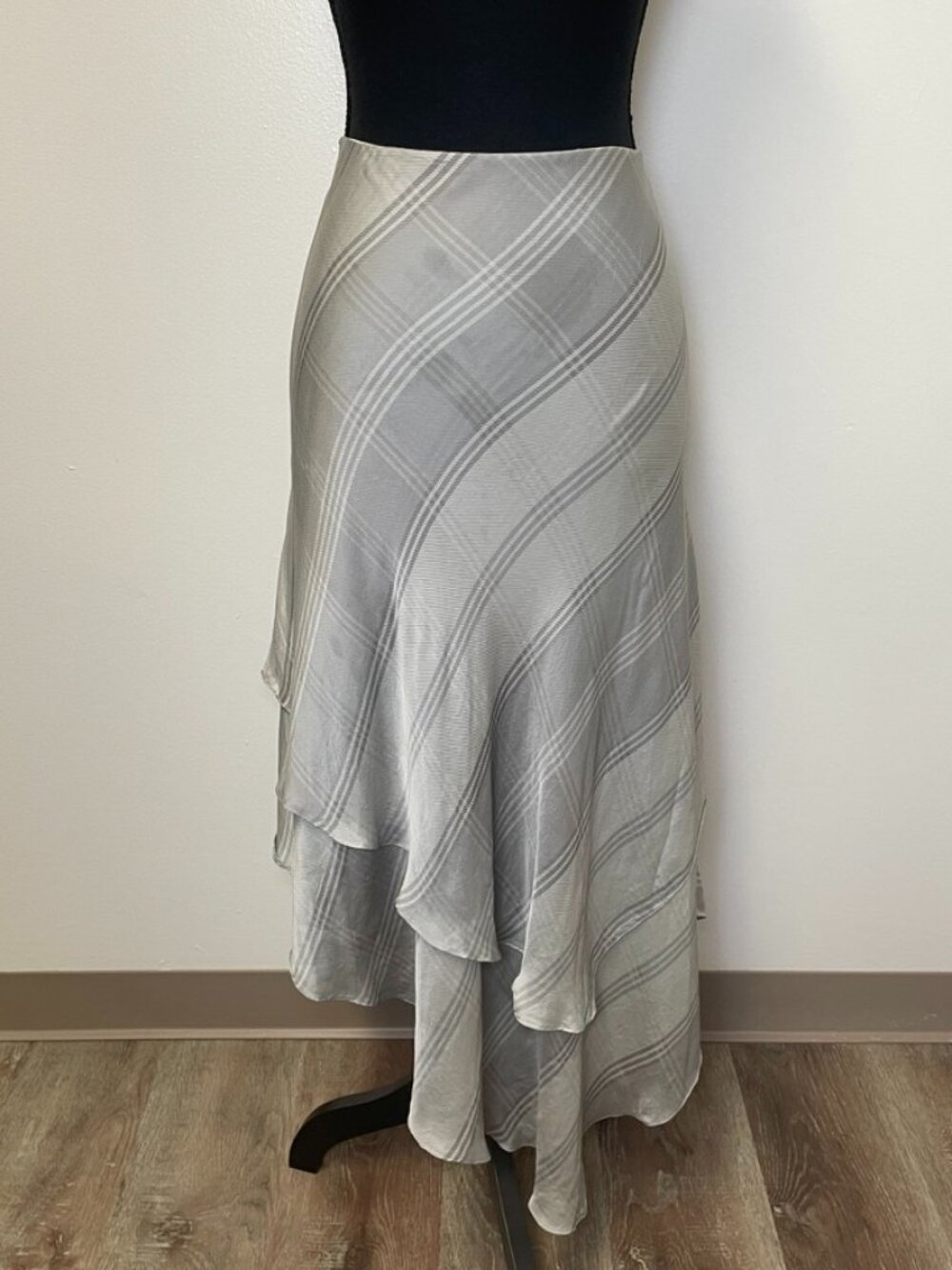Lauren Ralph Lauren 100% silk asymmetrical ruffle skirt, size 10
